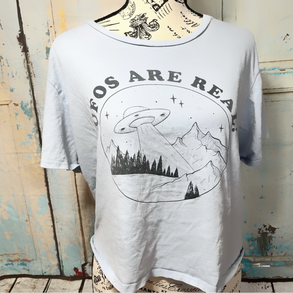 ⭐️3 for $11⭐️ 5 for $15 ⭐️ Women's Local Lab crop tee - Picture 1 of 3